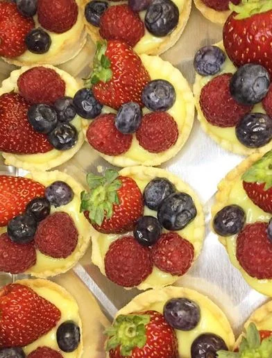   COMMUNITEA BAKERY     @communiteabakery   Churro Cupcake / Flourless Chocolate / Carrot Cake (GF)       