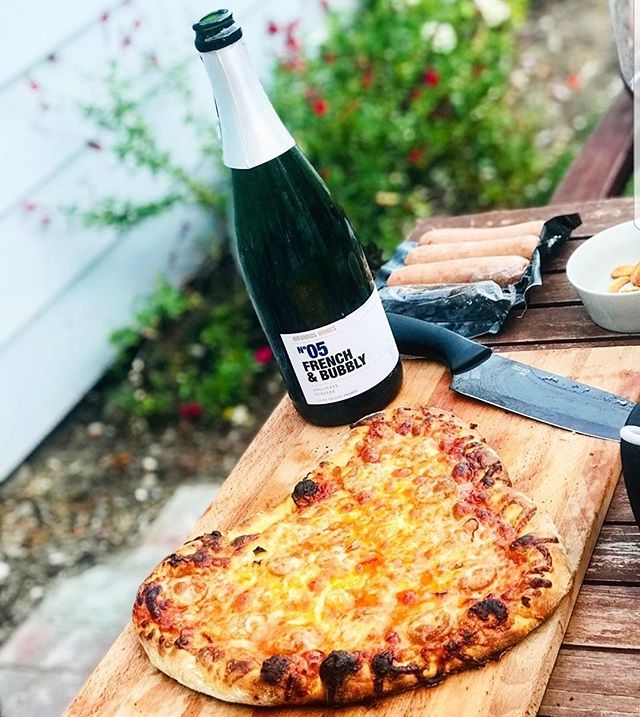 Bubbly and pizza all day! Check out @obviouswines holding it down in the wine garden and make sure you bring a slice of @pizzaofvenice pie with you! TODAY is the 10th and last LA Food Fest. It's GORGEOUS out here with partly cloudy skies and a cool b