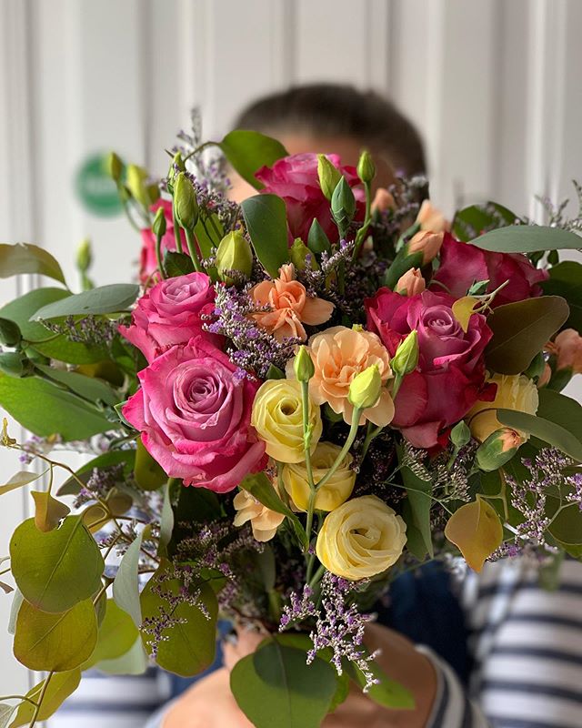 Se precisa de uma Color Therapy, este bouquet é perfeito!
#ticolas #flowers #floral #bouquet #instaflowers #flowerlover #flores #instaflores #designfloral #whiteflowers #pinkflowers #flowerlove #floraldesigner #flowermarket #portugal #lisboa #bloom #flowerbouquet