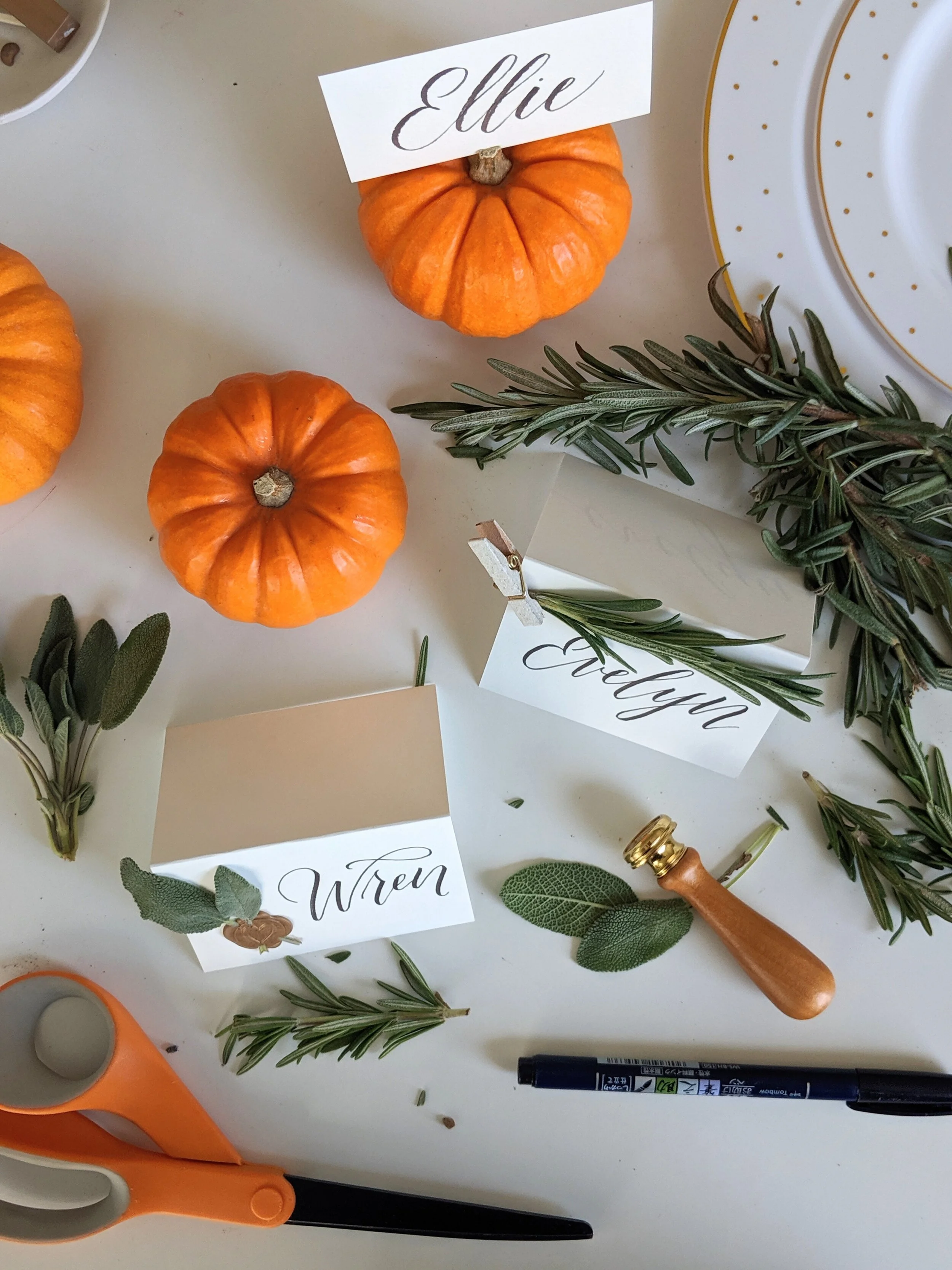 DIY Thanksgiving Place Cards — Hoopla! Letters