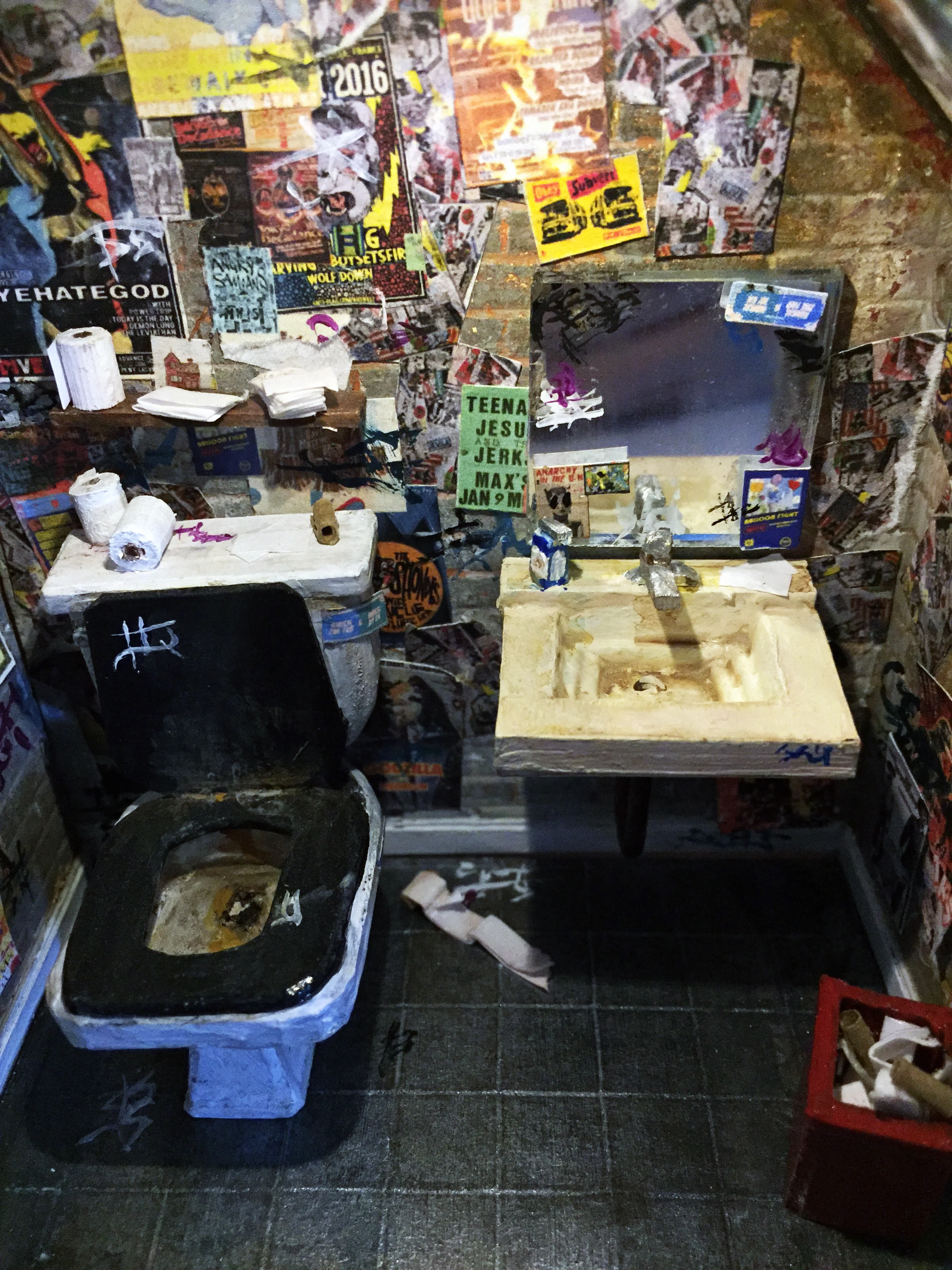 BATHROOM 03.jpg