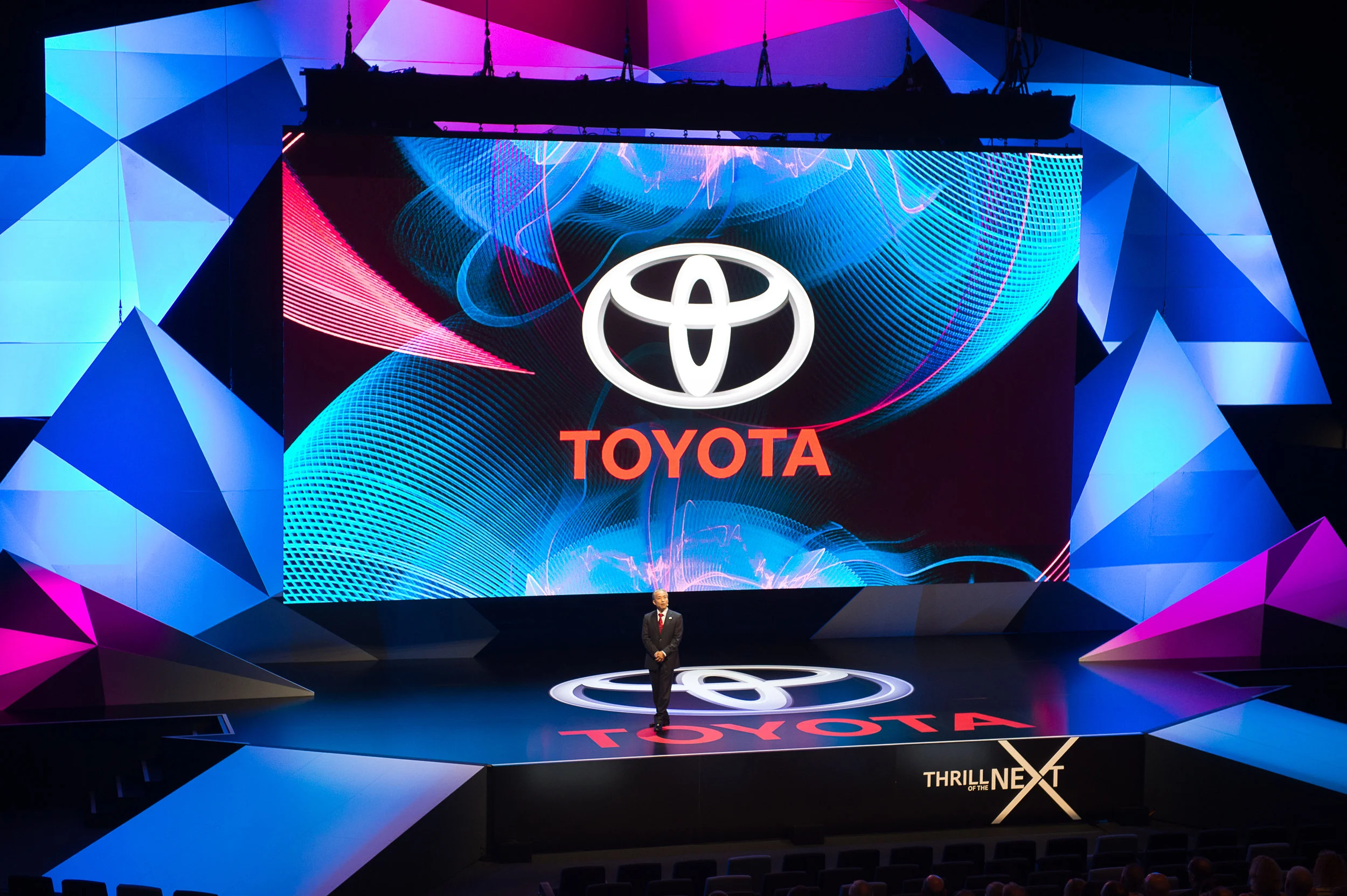 TOYOTA_NDM_Business_HR382.jpg