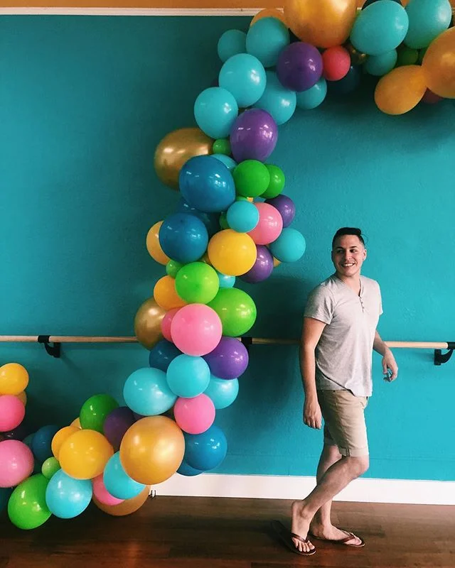 @steventhepartyartist made a cameo for @ohsnap_photocamp &amp; @rhianna.mercier today!! He is an amazing installation artist and interior designer right here in Ventura,Ca! We cannot wait to start camping with you tomorrow morning!