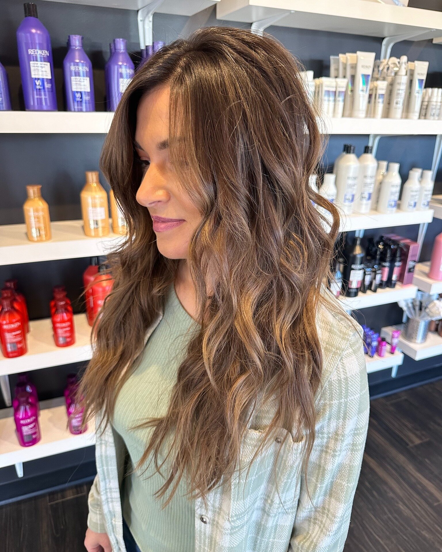 Old money brunette, we are here for it 👏🤎

Color + Cut by Amy

#oldmoneybrunette #brunetteshades #richhaircolor #redkenhaircolor #redkenshadeseq #wichitahair #wichitasalon #healthyshinyhair #pureologylove #texturecurls #redkenhaircare #redkenelites