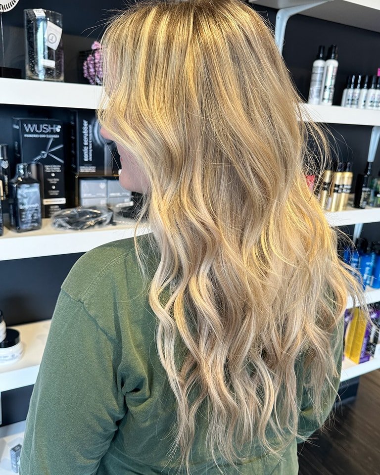 Dreaming of fullness AND length, 18&quot; to be exact 😍 Handtied + Tape in extensions are the way to go!

By Amy

#handtiedhairextensions #tapeinextensions #hybridhair #amplifyhair #amplifyhairextensions #18&quot;hair #dimensionalblonde #dimensional