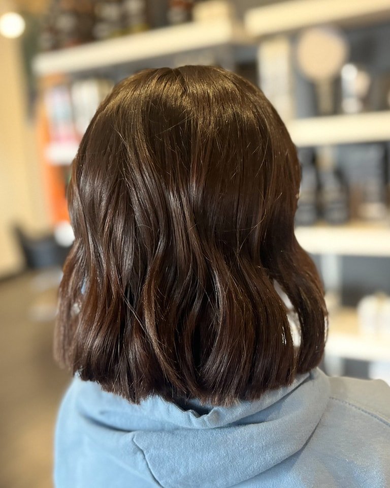 Darker and Richer 🍫

Gloss + Cut by Bethany 

#redkenshadeseq #redkenhaircolor #darkhaircolor #brunetteshades #shorthair #longbob #redkenhaircare #quickblowout #mizaniproducts #wichitahair #ictsalon