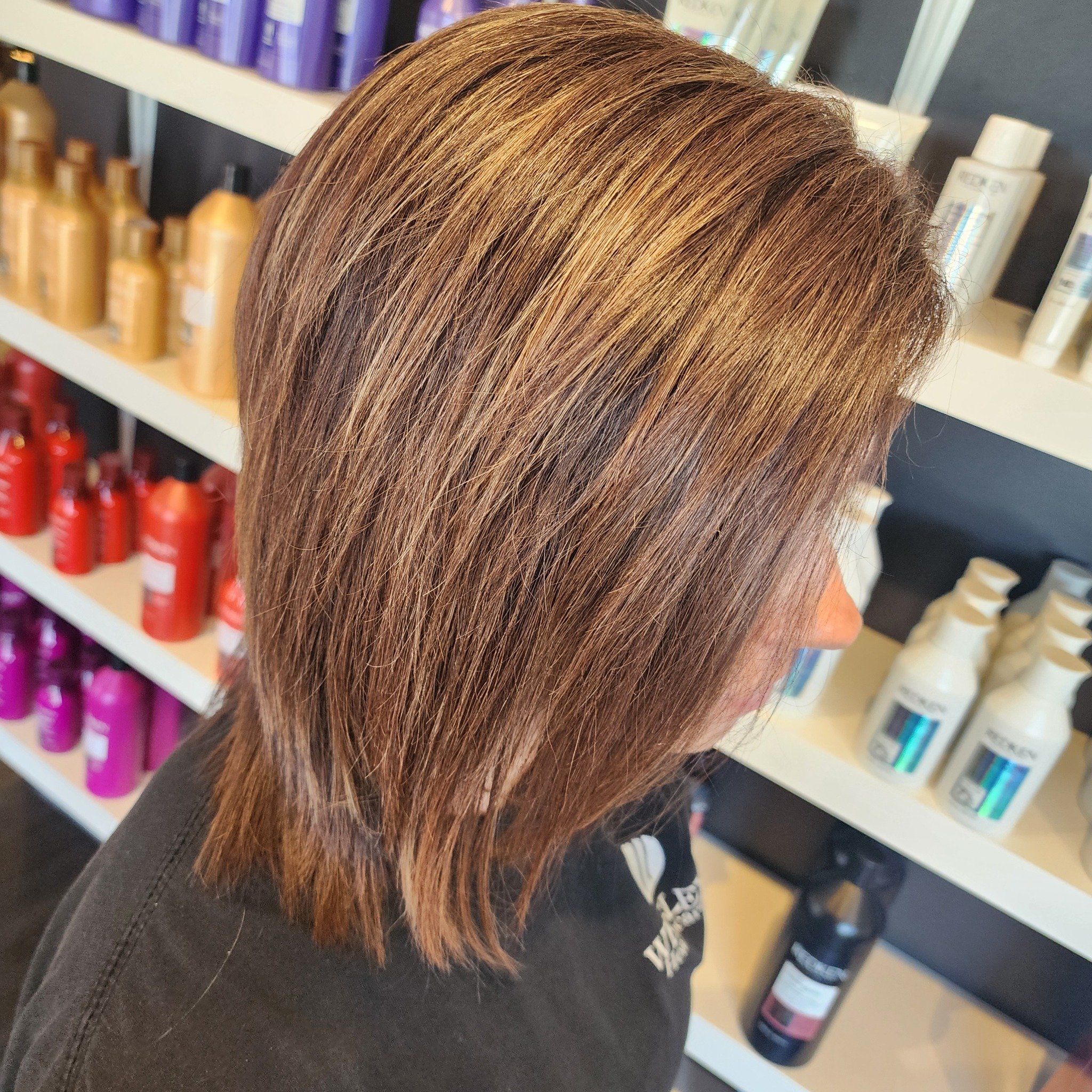 Adding highlights at your next hair appointment, yes please! 

Highlight + Cut by Veronica

#dimensionalbrunette #redkenhaircolor #redkenshadeseq #icthair #wichitahair #wichitahairsalon #redkenhairstylist #mizanihaircare #ABCtreatment