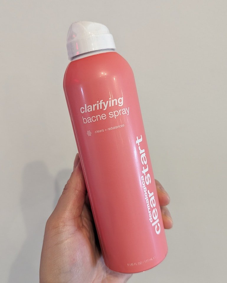 Swimsuit season is approaching! Dermalogica's clarifying bacne spray is a great one to add a regimen. 

✨ Formulated with Salicylic Acid to exfoliate, preventing breakouts 
✨ Witch Hazel + Tea Tree oil soothes &amp; cools skin