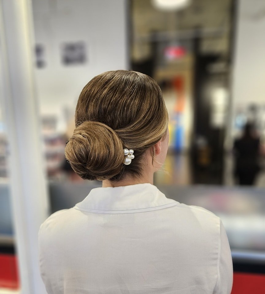 Classic Bridal Style ❤️

Hair by Carly

#bridalhair #classicstyle #bridalhair #bridehair #wichitabride #wichitahair #bridalexpo #formalstyle #classicupdo #lowbunhairstyle