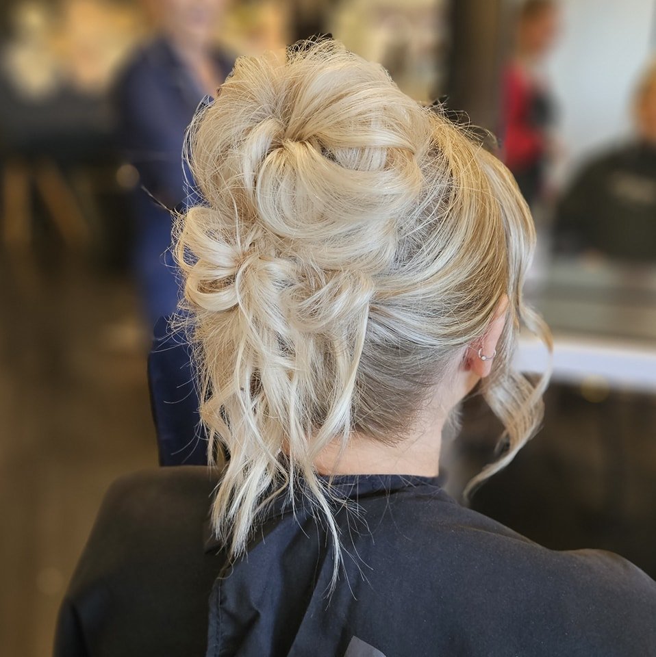 Save for all your updo inspiration 💕 

Formal Style by Bethany 

#bridesmaidhair #bridalstyle #formalhairstyle  #wichitawedding #wichitaweddinghair #formalhairinspo #wichitahair #updo #blondeupdo