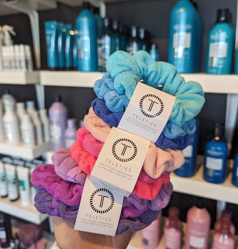 Your best summer accessories, in the CUTEST colors! 🩷💜🩵

#teletieshairties #teletiesaccessories #hairstylist #hairaccessories #summerstyle #summerlook
