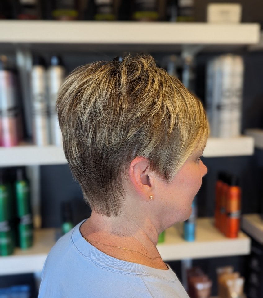 Short and Sweet ✂️

Cut by Britton 

#pixiecut #shorthaircuts #lotsoftexture #pixiestyle #asymmetricalhair #wichitahair #kansashairstylist #ictsalon #wichitahairdresser #redkentexture