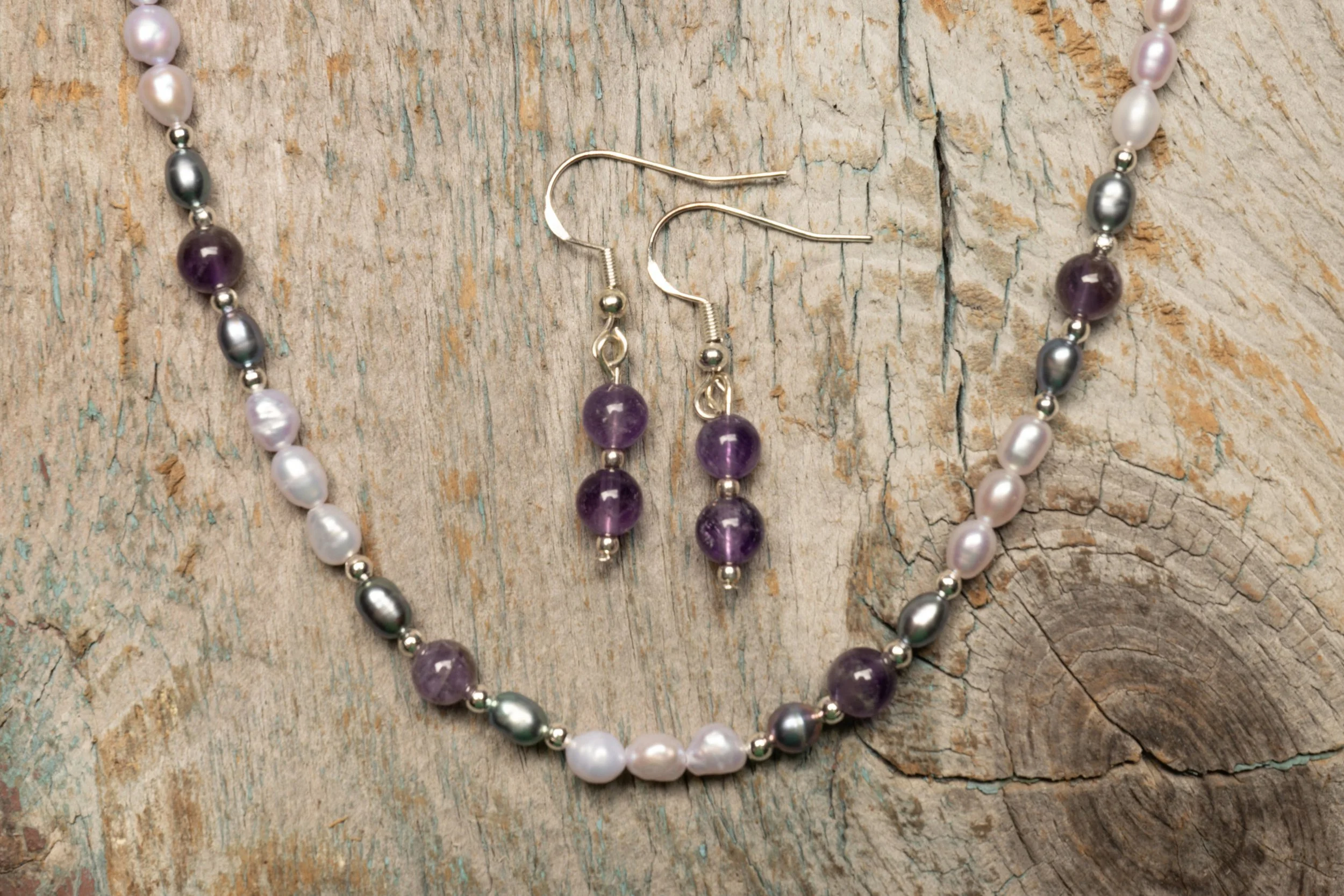 Light purple pearls with Amethyst Stone Set.jpg
