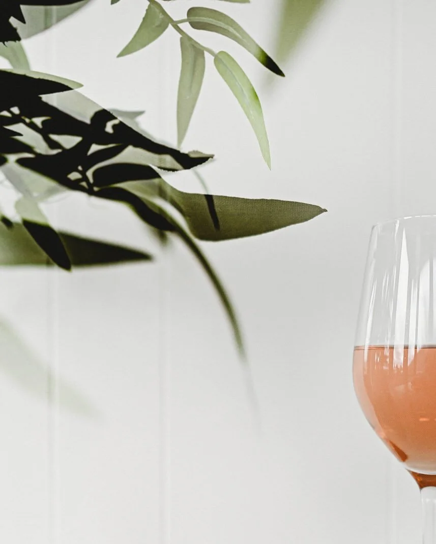 You don&rsquo;t need to see the whole of the chair to know it&rsquo;s a chair. Creating for the lovely @q.wine.nz a year or so ago &hellip; mmm Ros&eacute;.
@q.wine.nz @waitaki_nz #thelingeringsouth #nikonnz