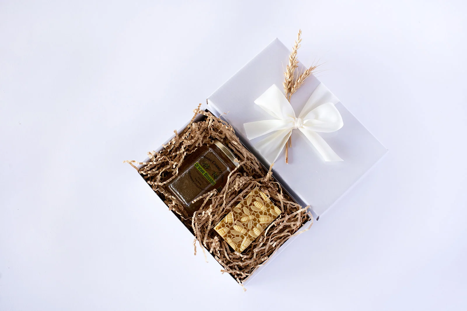 BespokeCountryGiftsGiftboxes-1.jpg
