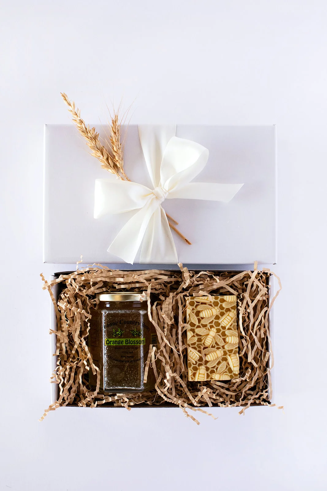 BespokeCountryGiftsGiftboxes-2.jpg