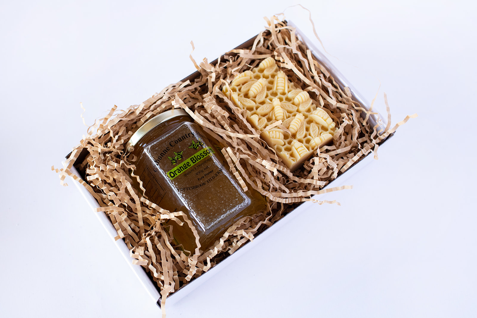 BespokeCountryGiftsGiftboxes-4.jpg