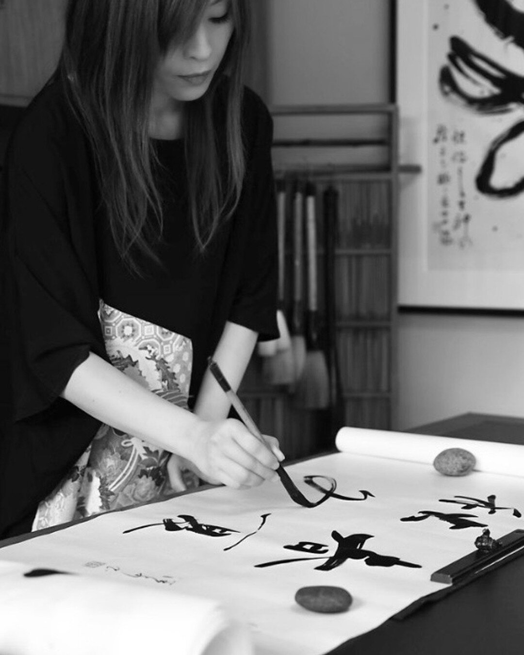 It takes many years to master the Japanese ink wash painting techniques of #sumie and @junkoazukawa is the perfect teacher to start your journey with.

This Sunday or later in May, you can spend a morning with Junko learning how to grind and prepare 