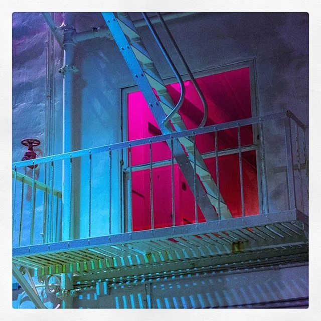 📷💘 : @neilkryszak
.
.
.
#photography #magicalrealism #neon #artdirection #design