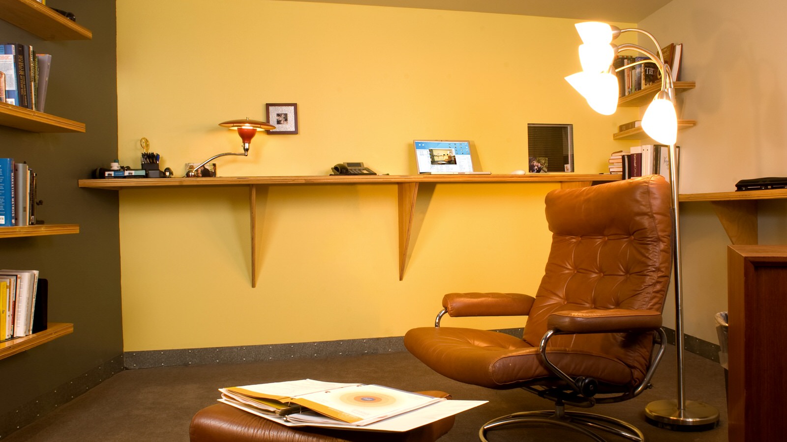 StudioTour-8-StandingDesk-UNPLUGGED.jpg