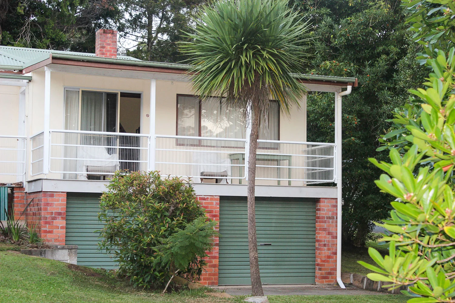 Redhead-at-Bendalong-House-from-North.jpg