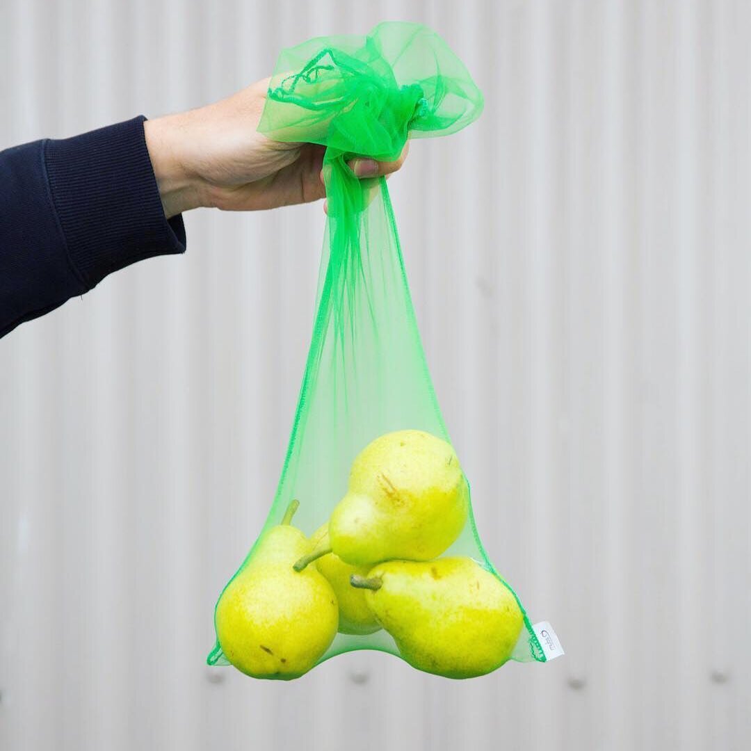 Across the country people are using reusable grocery bags 💚

It makes sense that the next step is to stop putting single use plastic bags in them ♻️ Try our reusable produce bags today!