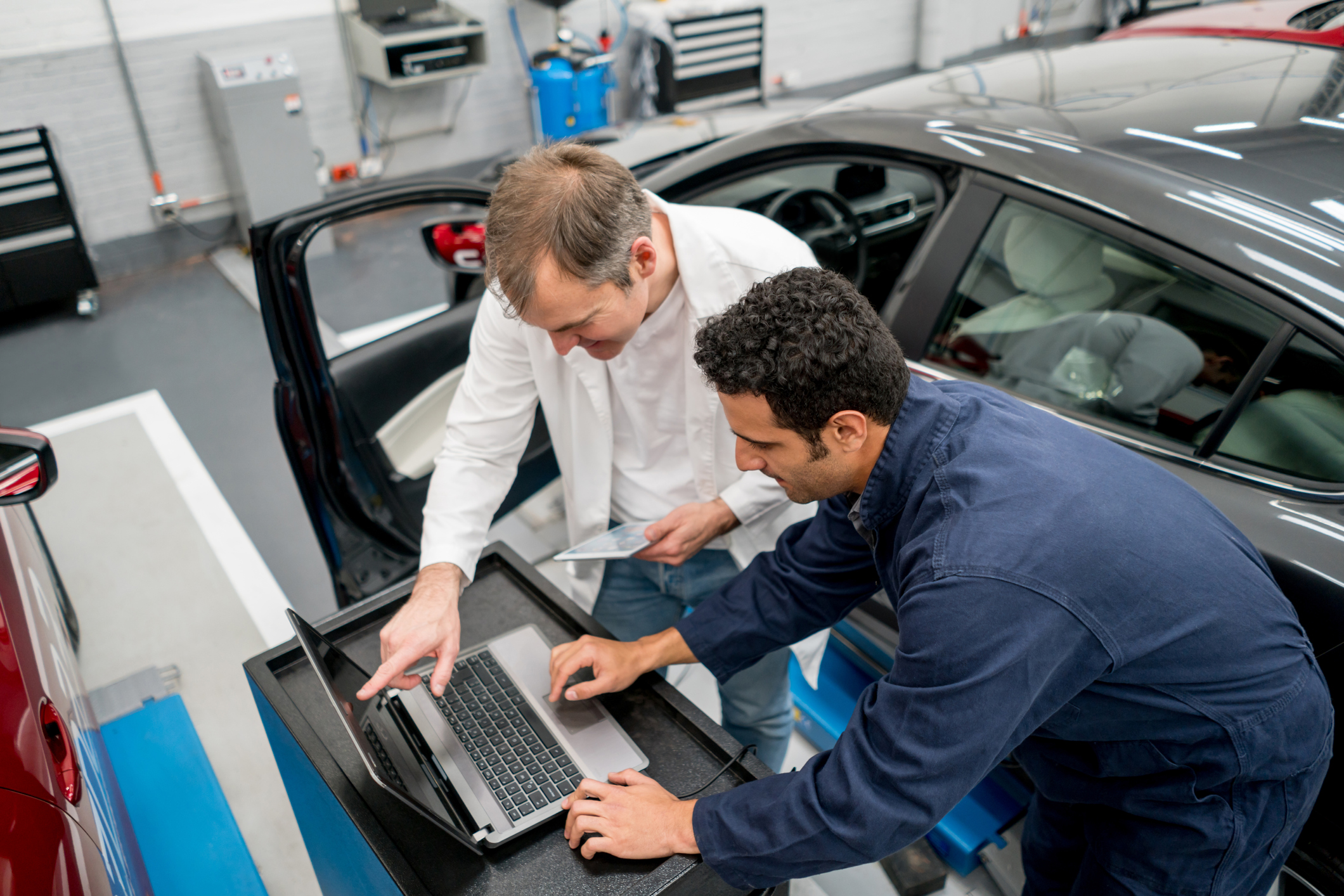 Mechanics-working-together-at-an-auto-repair-shop-using-a-computer-824981492_2123x1416 (1).jpeg