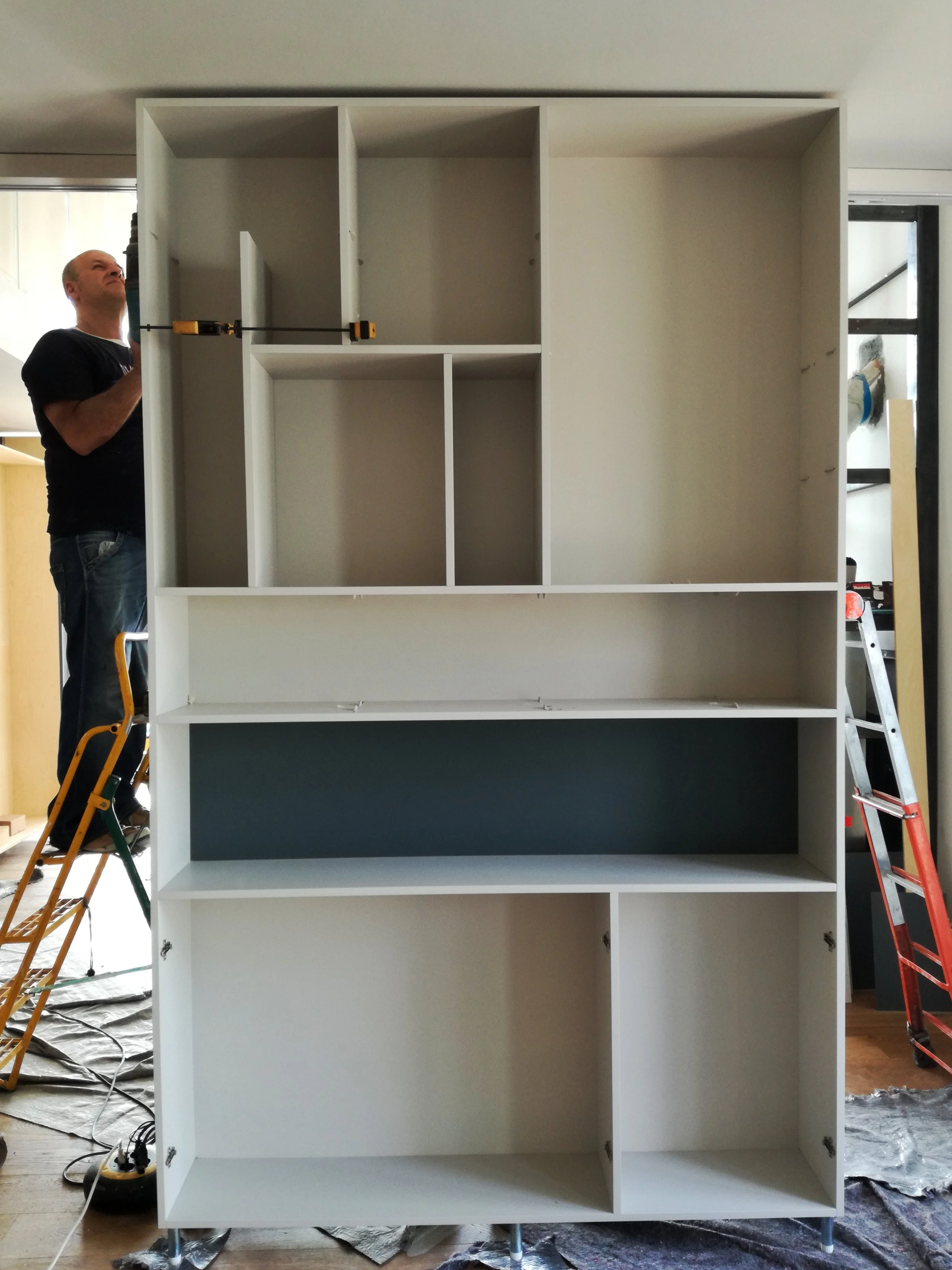 Giaveno - Libreria con falegname.