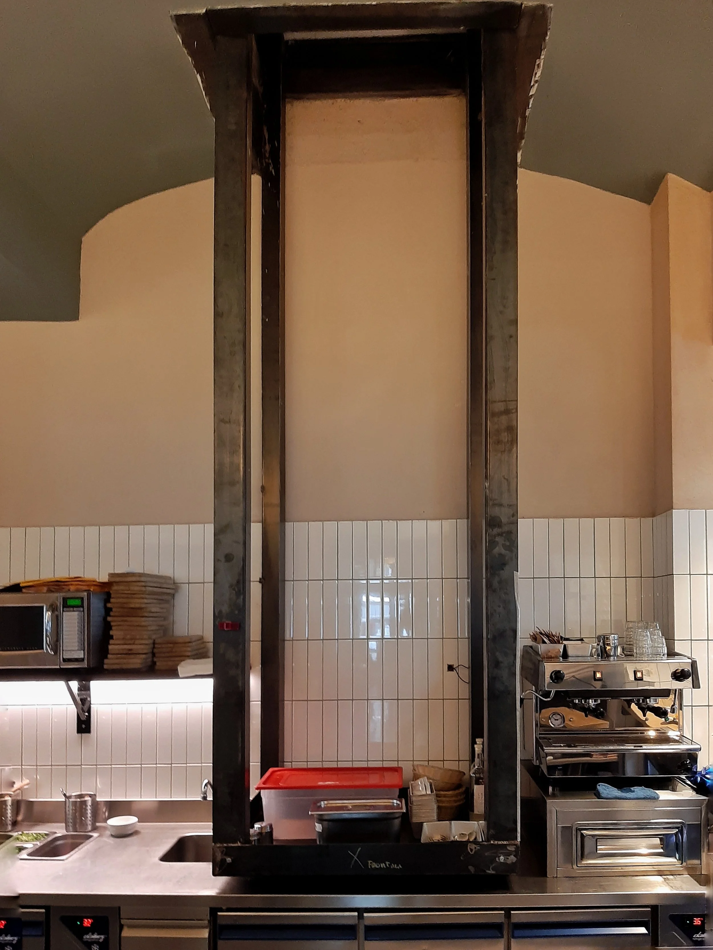Poormanger Conte Verde - Installazione nuovo montacarichi.