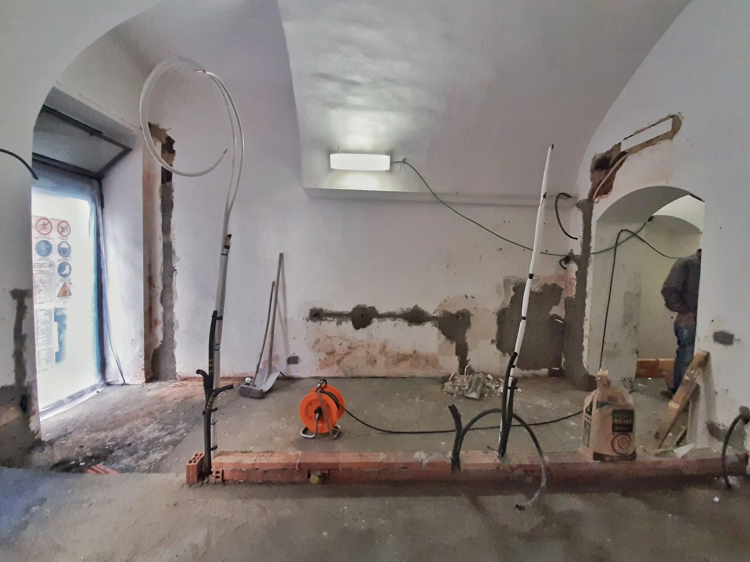 Bugotta - Terminata la posa dei massetti