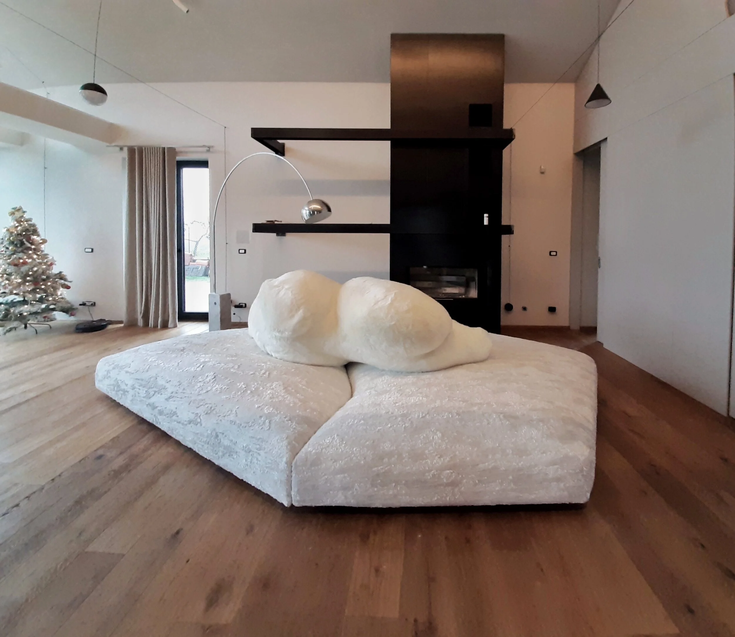 Giaveno - Divano, camino, albero. Pronti per le feste.