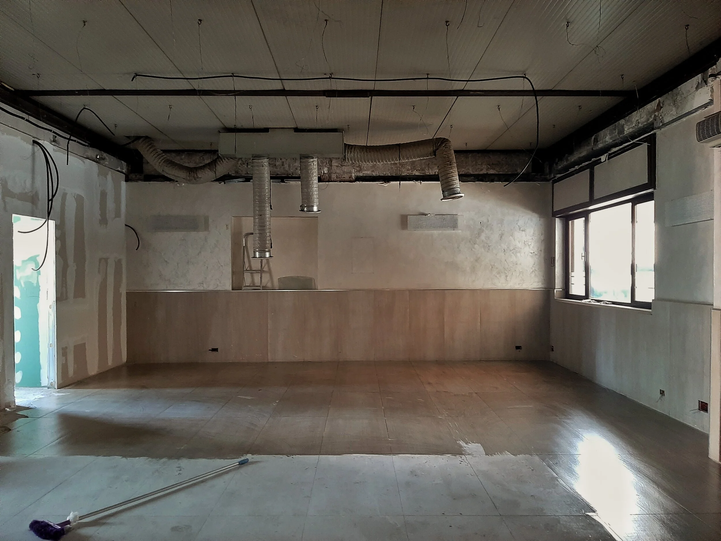 Il Pacchero - Stesura del primer, da domani cominciamo a piastrellare.