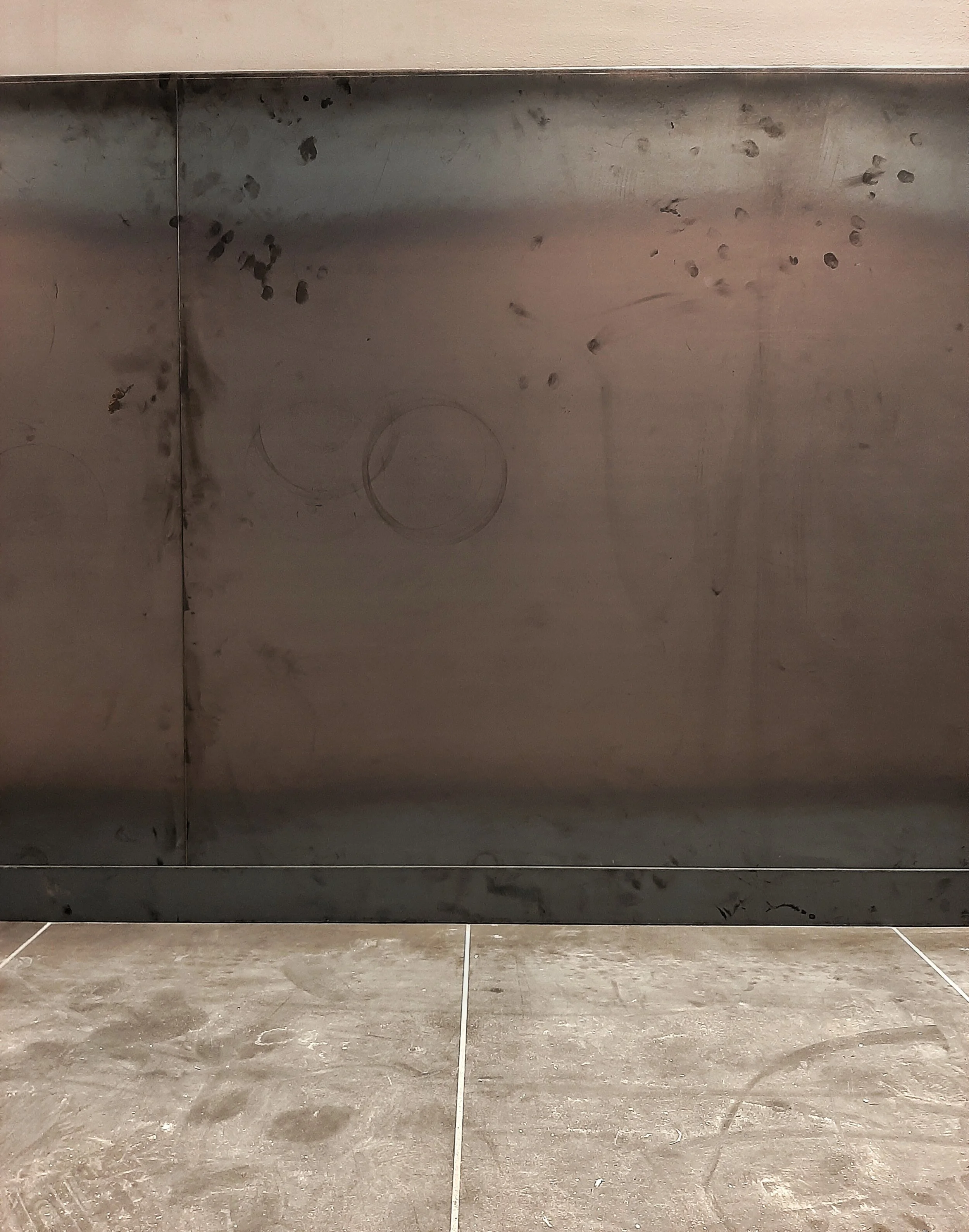 Il Pacchero - Boiserie in ferro grezzo cerato.