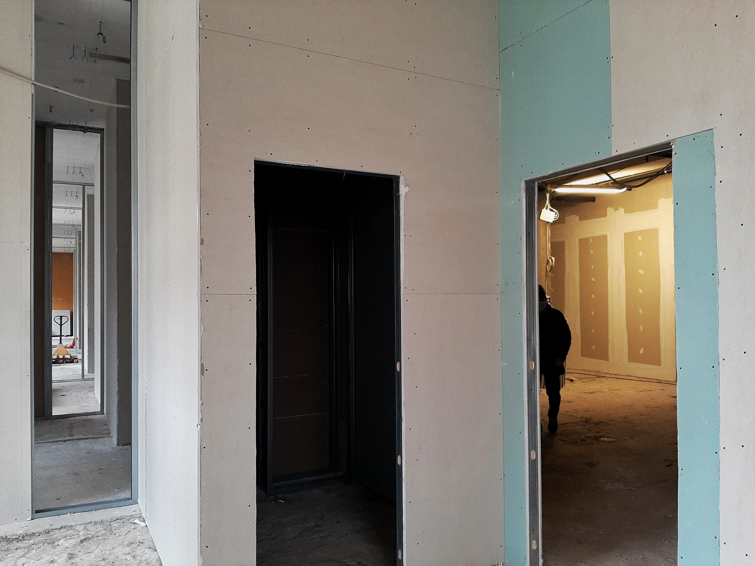 Collegio Einaudi - Partizioni in cartongesso tra stanze e parti comuni.