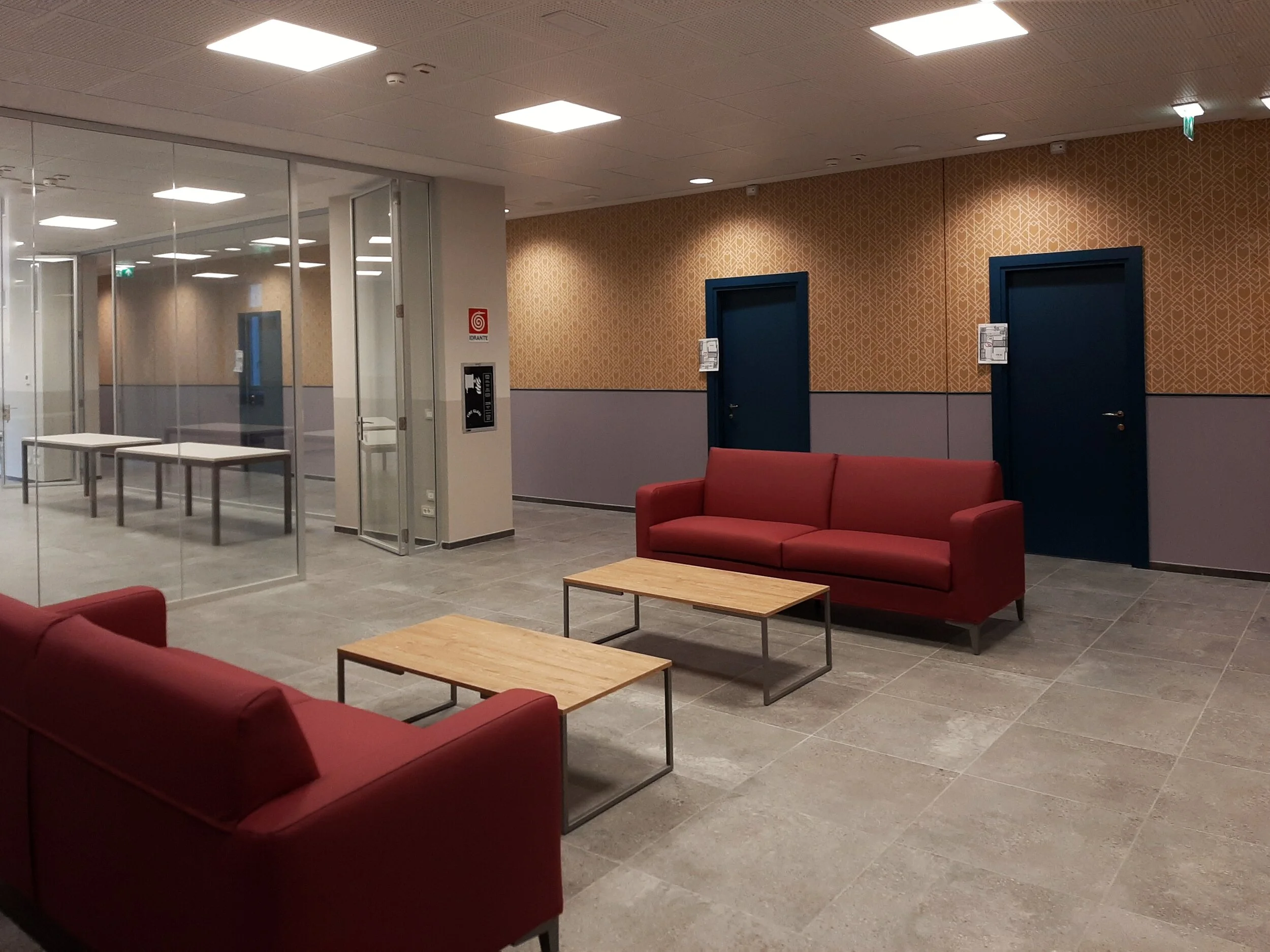 Collegio Einaudi - Sono arrivati i divani per gli spazi comuni.