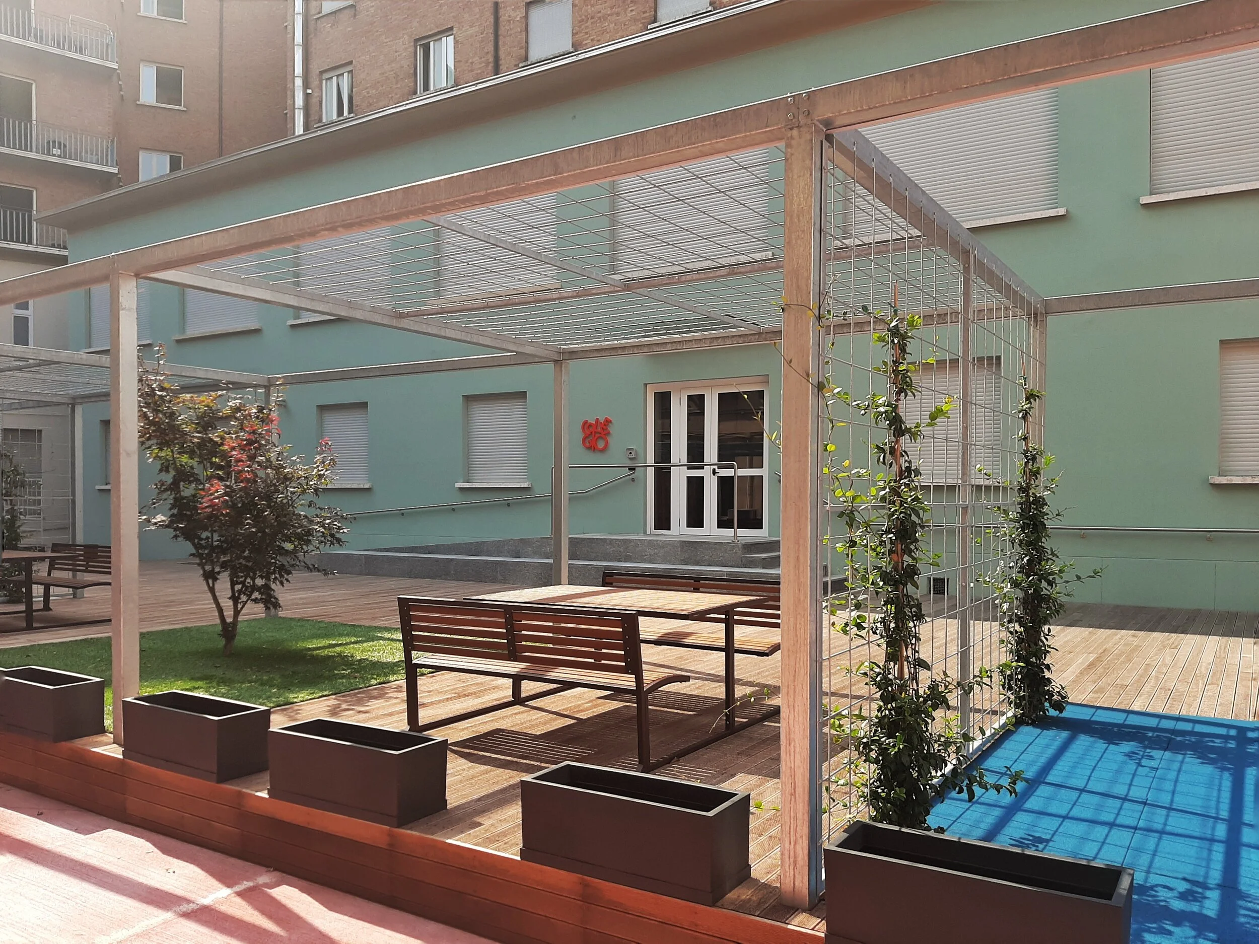 Collegio Einaudi - Arredi area esterna