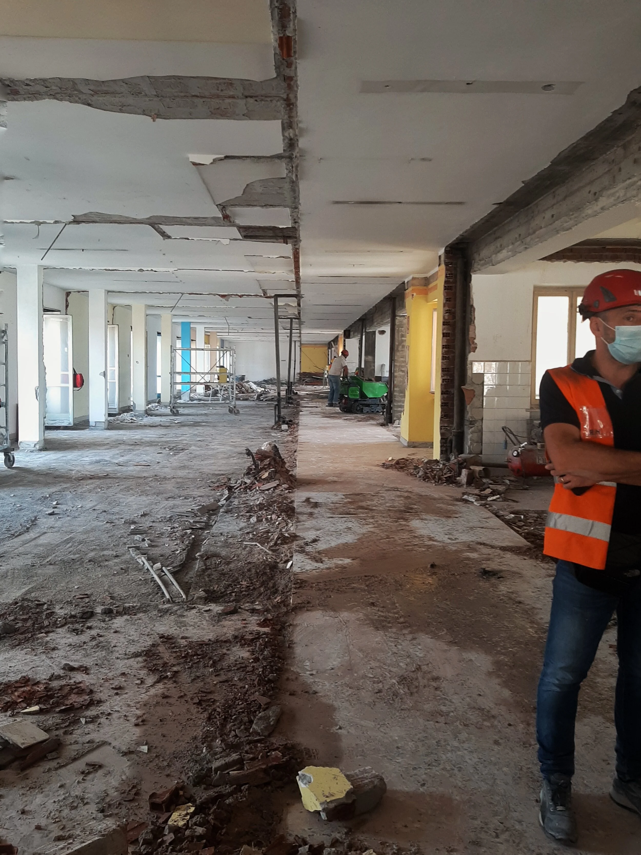 Collegio Einaudi,  sezione Mole - Quasi completate le demolizioni al piano quarto.