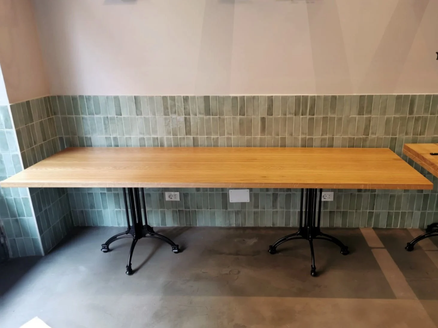 Via Maria Vittoria 37 - Sono arrivati i tavoli, la settimana prossima inauguriamo.