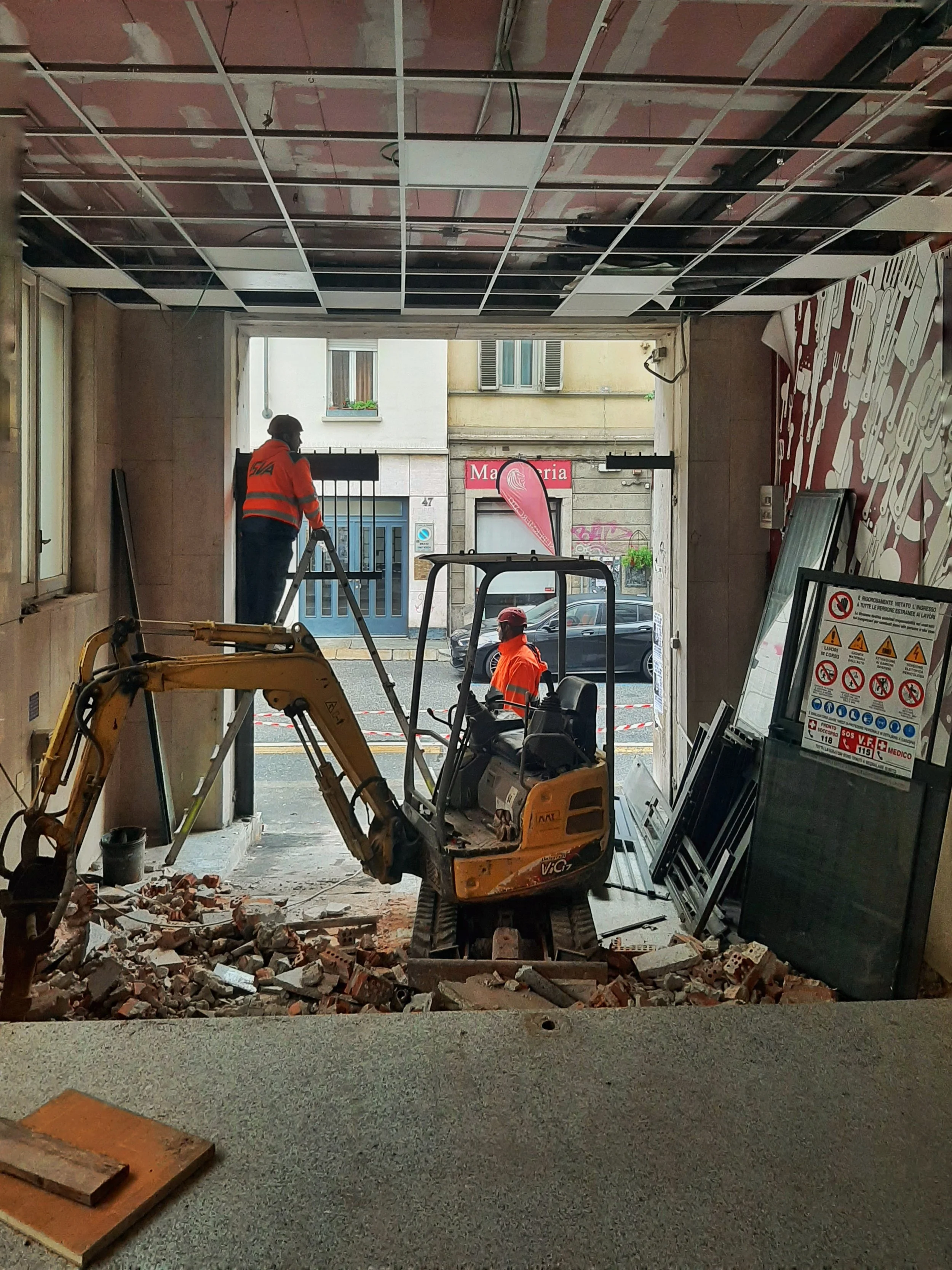 Collegio Einaudi, sezione Mole - Demolizioni per nuovo ingresso mensa.