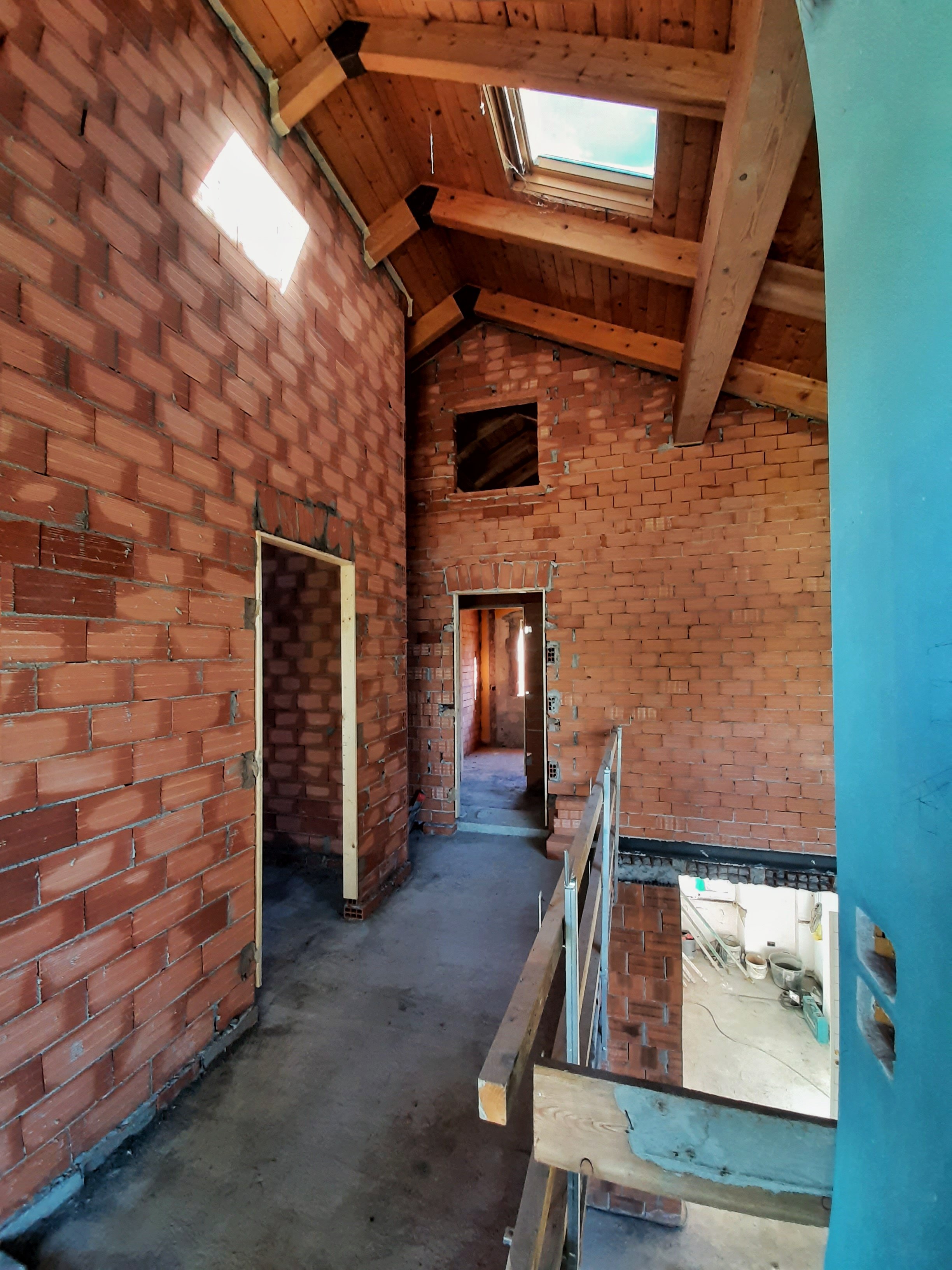 San Mauro Torinese - Completata la realizzazione delle tramezzature.