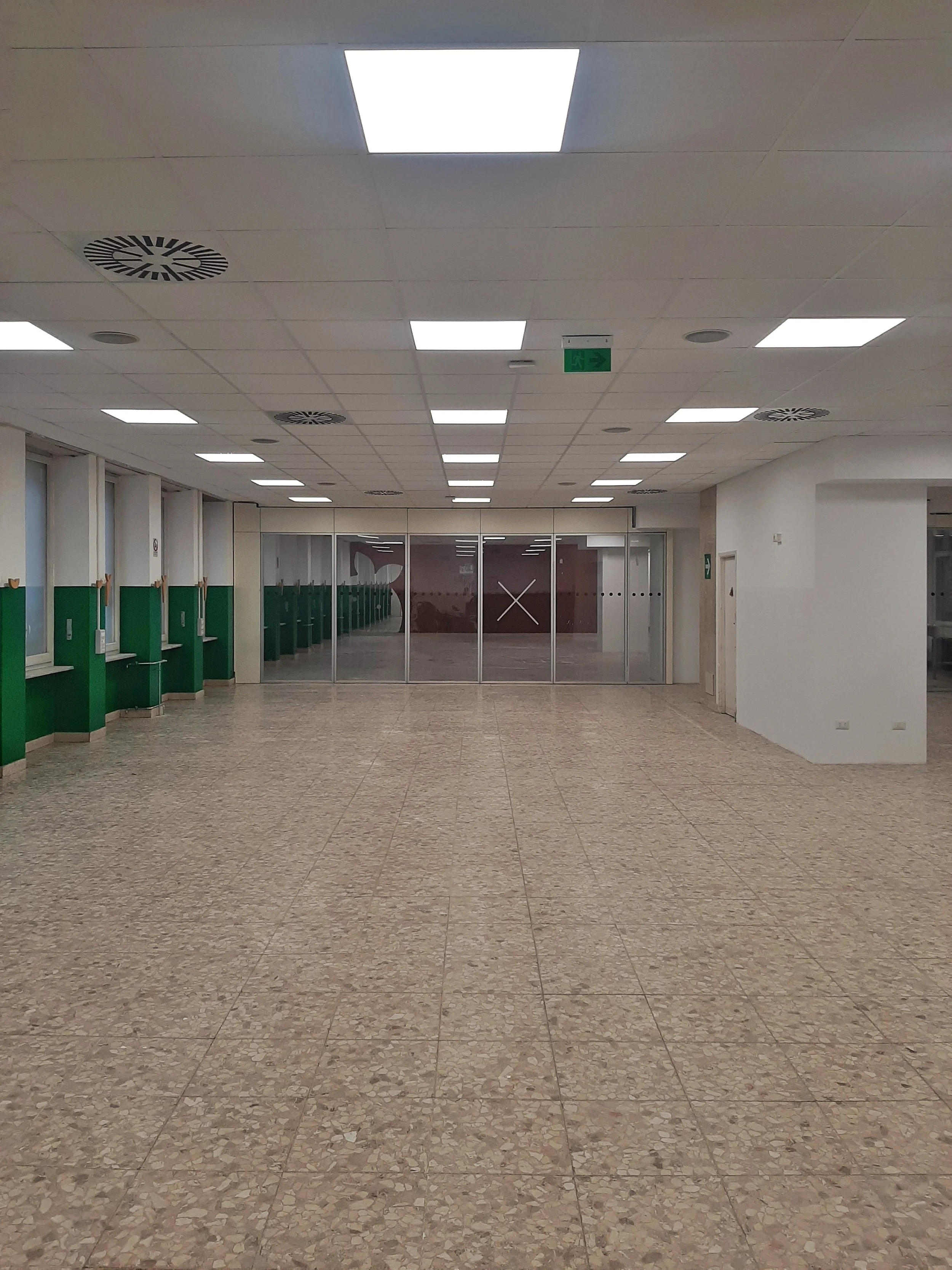 Collegio Einaudi, sezione Mole. Termine lavori nella mensa e realizzazione di strutture per le pareti in cartongesso.