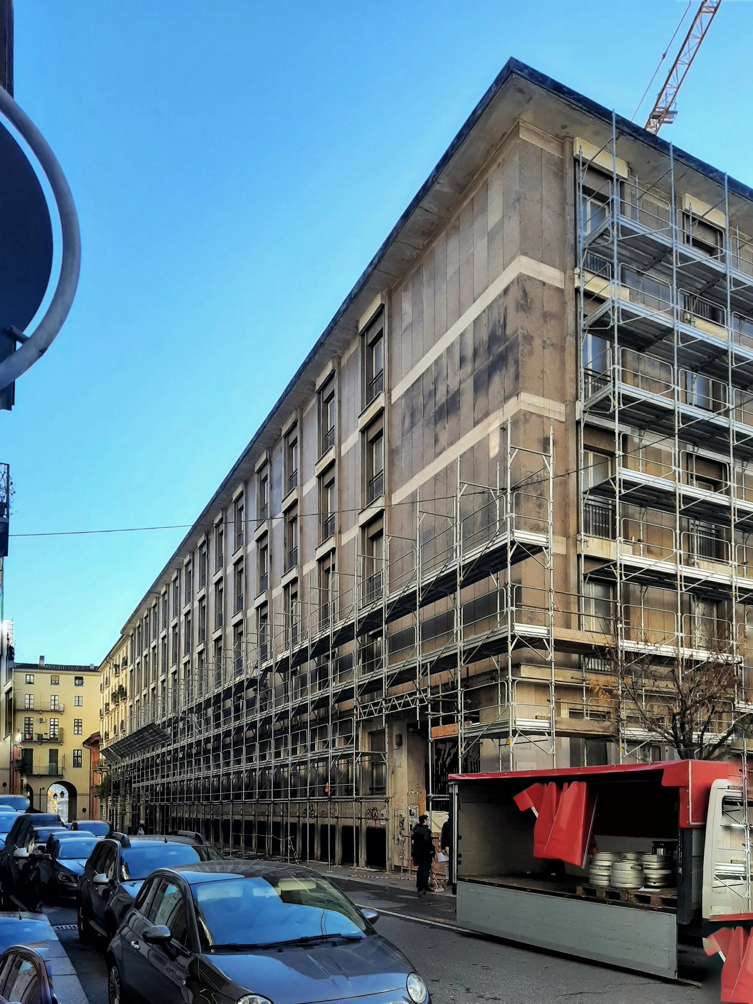 Collegio Einaudi, Sezione Mole - Montaggio del ponteggio su via Principe Amedeo.