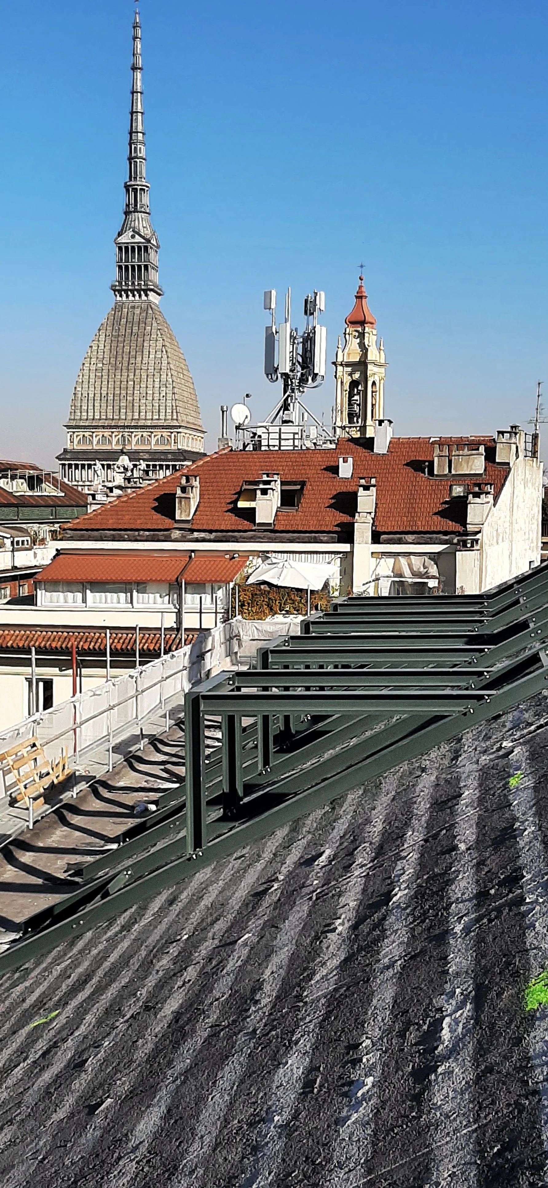 Collegio Einaudi, sezione Mole - Posa strutture per realizzazione abbaini.
