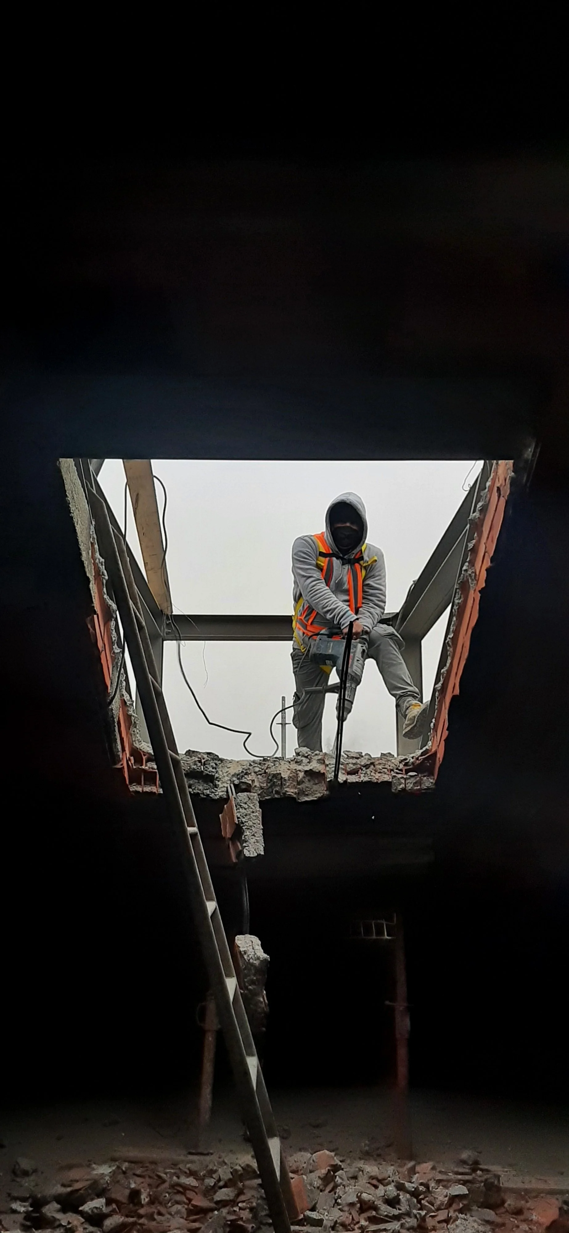 Collegio Einaudi, sezione Mole - Demolizione del tetto per realizzare gli abbaini.