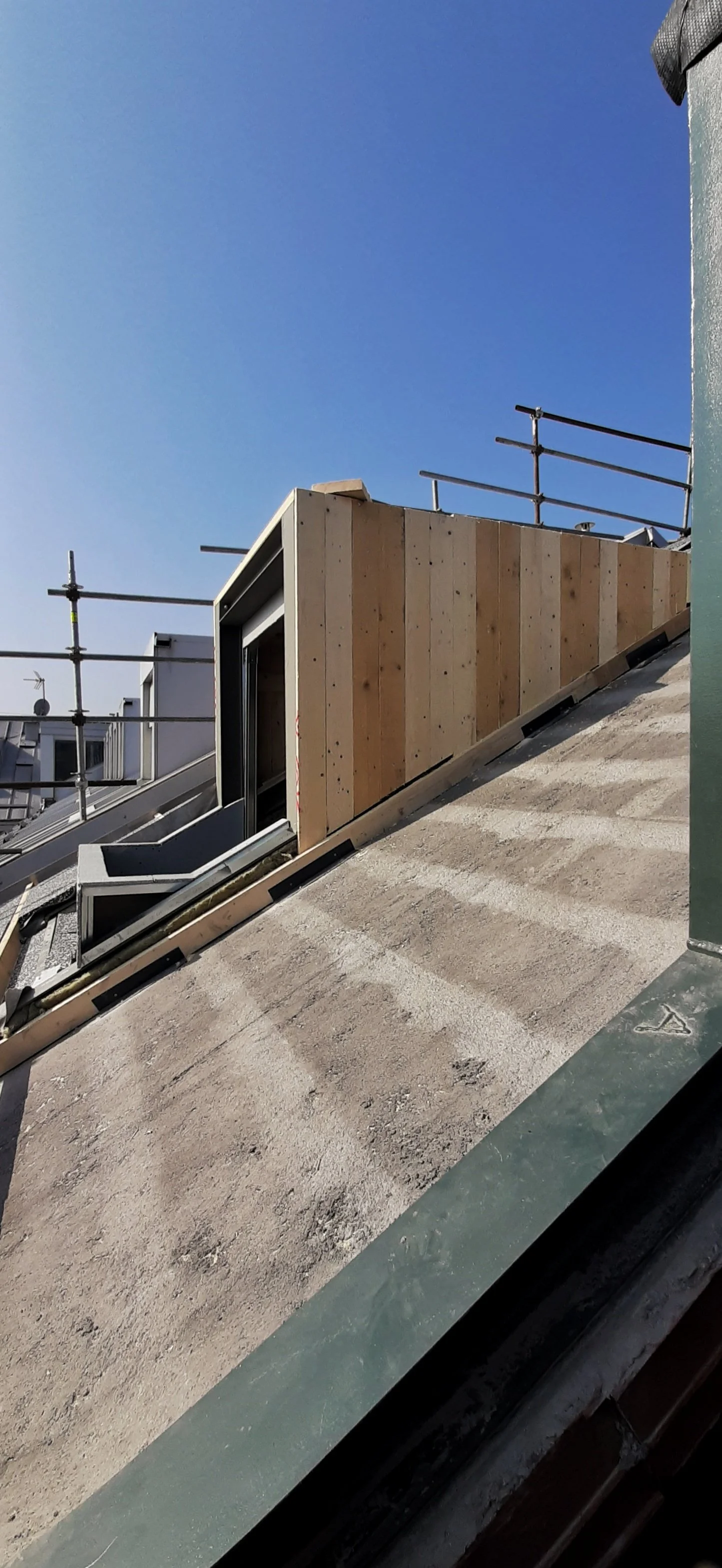 Collegio Einaudi, sezione Mole - Gli abbaini prendono forma.