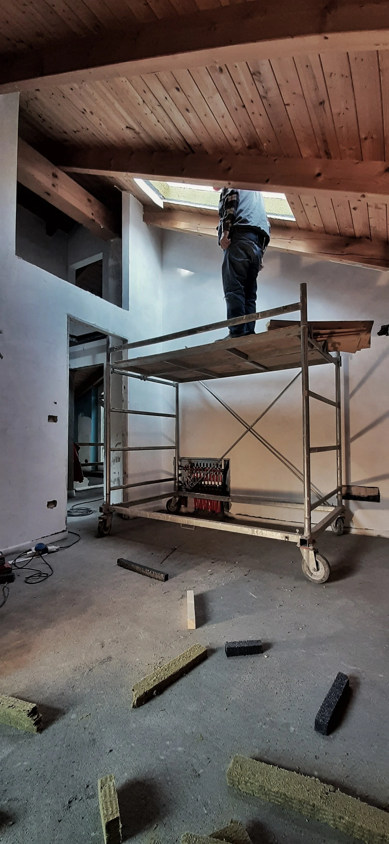 Villa a San Mauro Torinese - Fori per finestre a tetto.