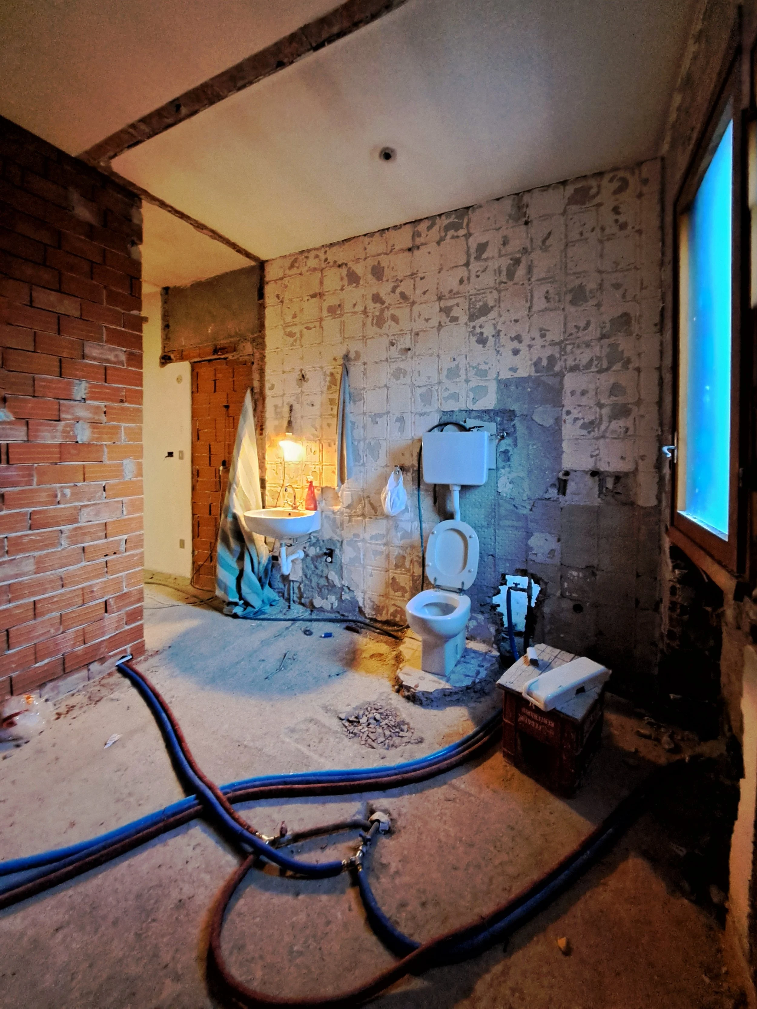 Moncalieri - La sala da bagno ai tempi del cantiere.