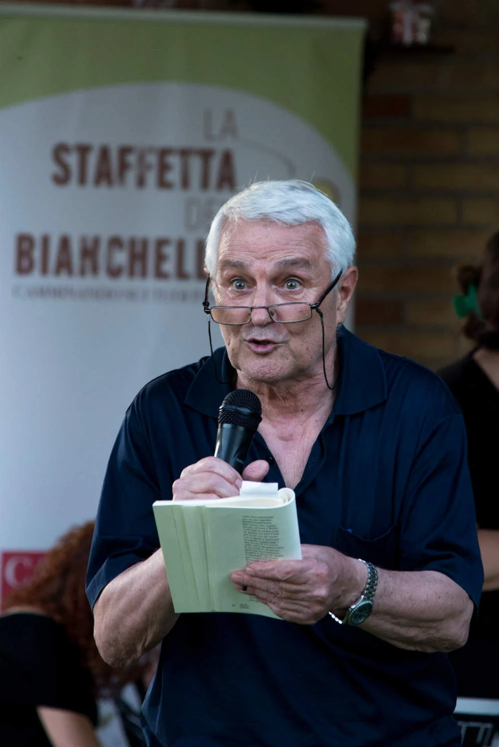 Rodolfo Tonelli legge rime dedicate al bianchello del Metauro e vino
