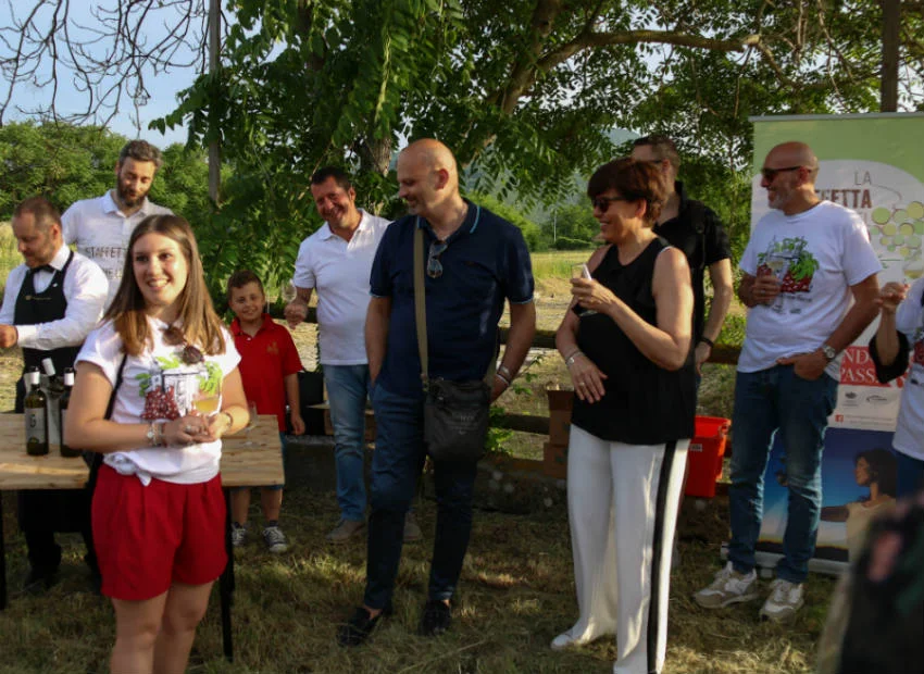 sindaco di fossombrone Bonci assessore al comune di fossombrone mei Anna Bracci presidente associazione camminando sui tuoi passi la staffetta del bianchello bianchello del metauro colli pesaresi pergola