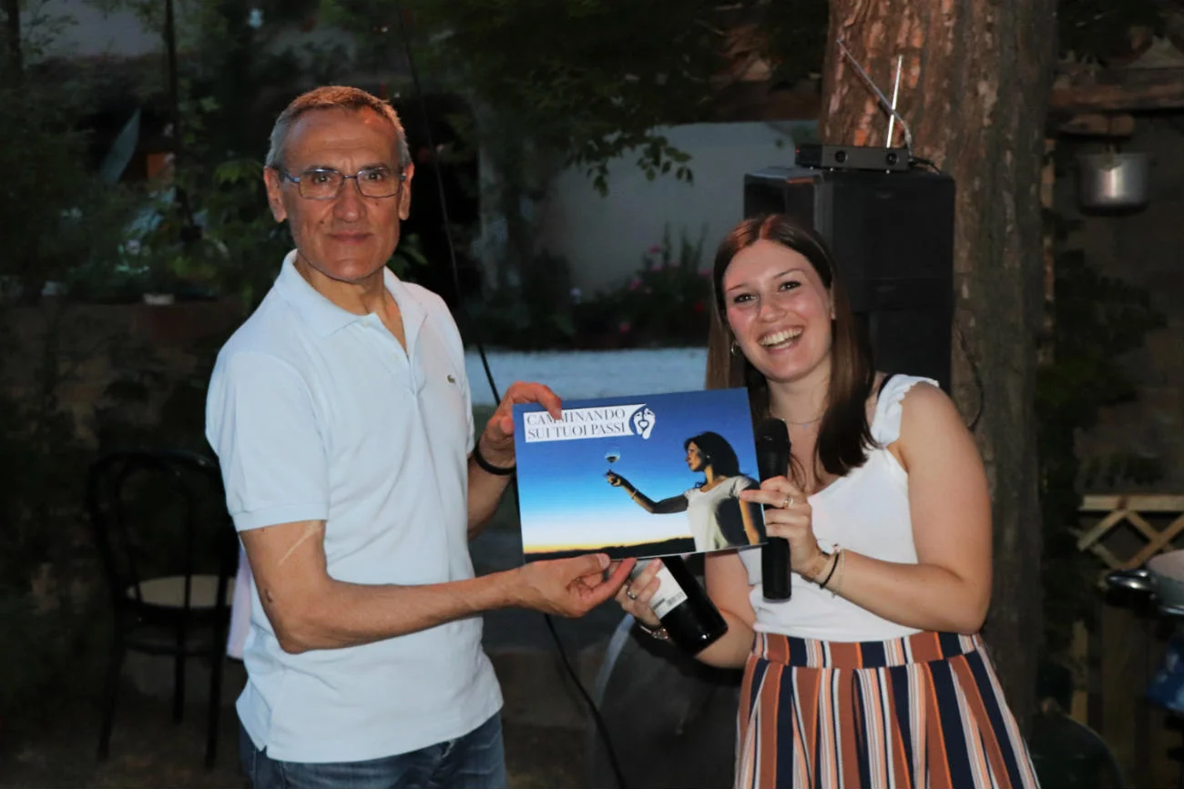 la tessera pesante dell associazione camminando sui tuoi passi a Claudio Morelli la staffetta del bianchello l’altre staffetta Erranze Marchigiane